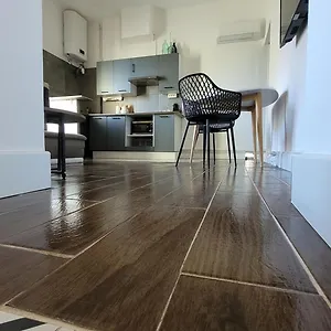 https://la-loge-de-madame-soleil.fr-provencehotel.com